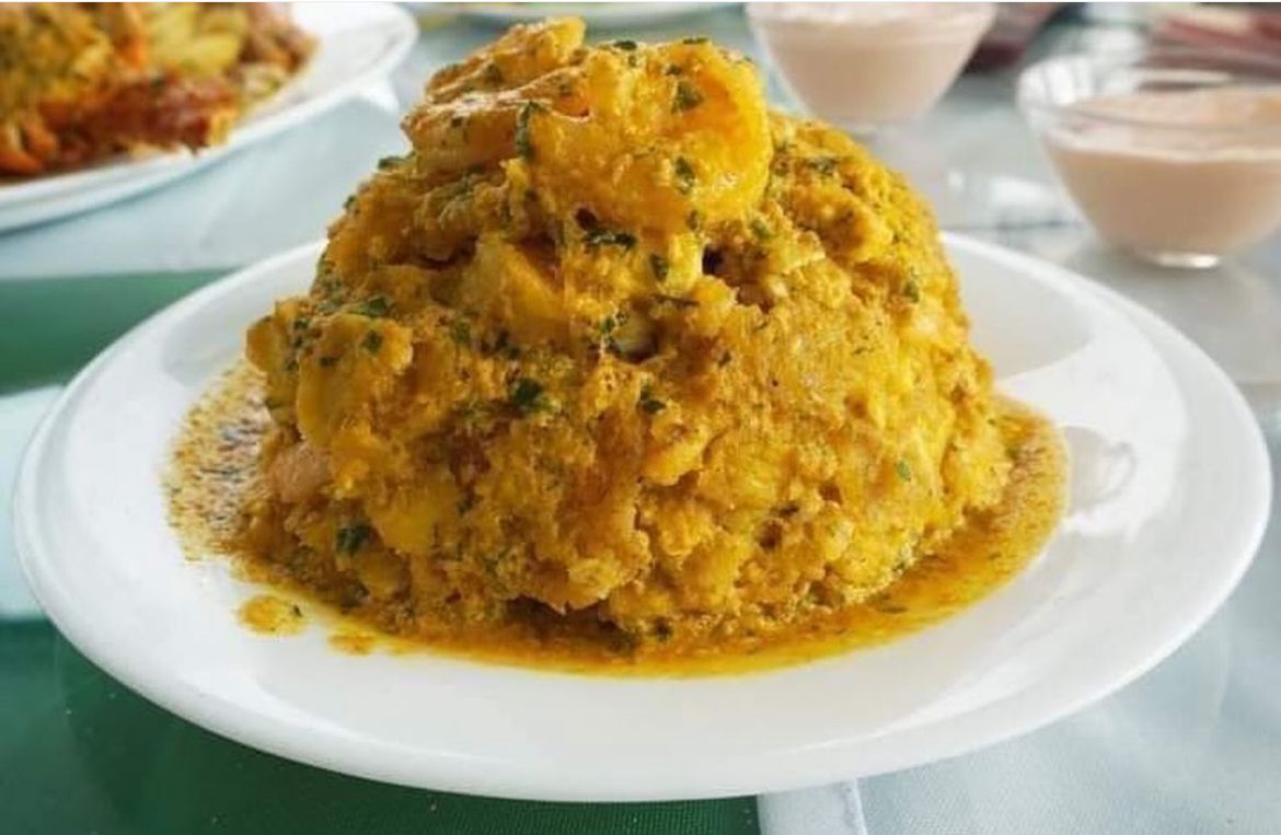 Bolon de Verde con Encocado de Camarón
